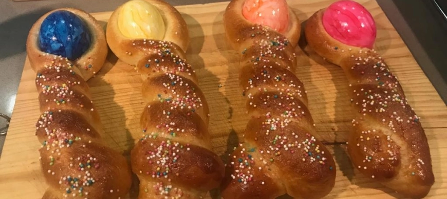 MONAS PASCUA MIDA PEROLET