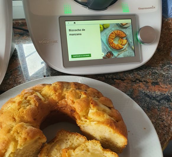 Bizcocho de manzana con Thermomix®