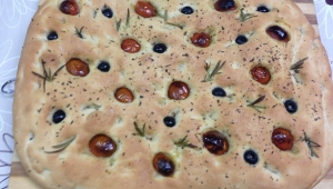 Focaccia al ajo y romero con Thermomix® .