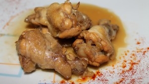 ALITAS DE POLLO CON SALSA DE SOJA, MIEL Y LIMON