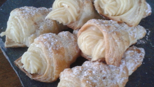 CANUTILLOS DE HOJALDRE CON CREMA DE MELÓN CON Thermomix®